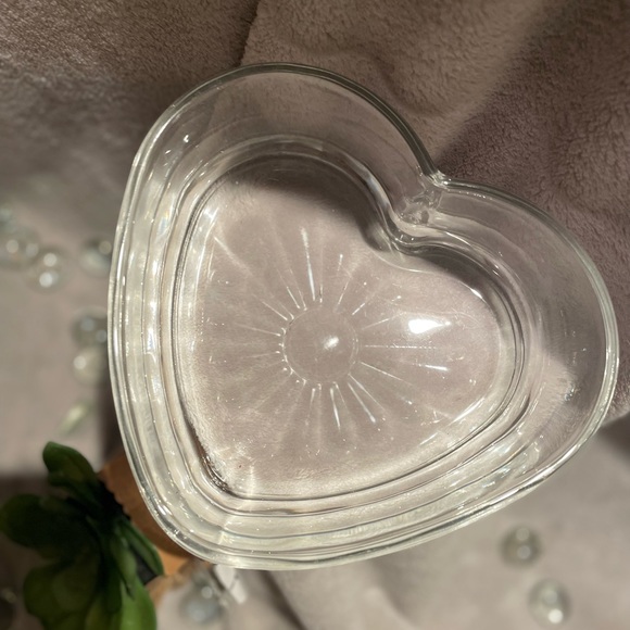 ‼️3/$33‼️ ✨🍶HEART SHAPED GLASS BOWL🍶✨ - Picture 4 of 4